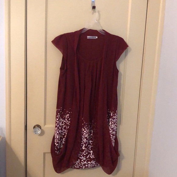 BURGUNDY DRESS WITH WHITE DESIGN ON BOTTOM - Picture 7 of 7